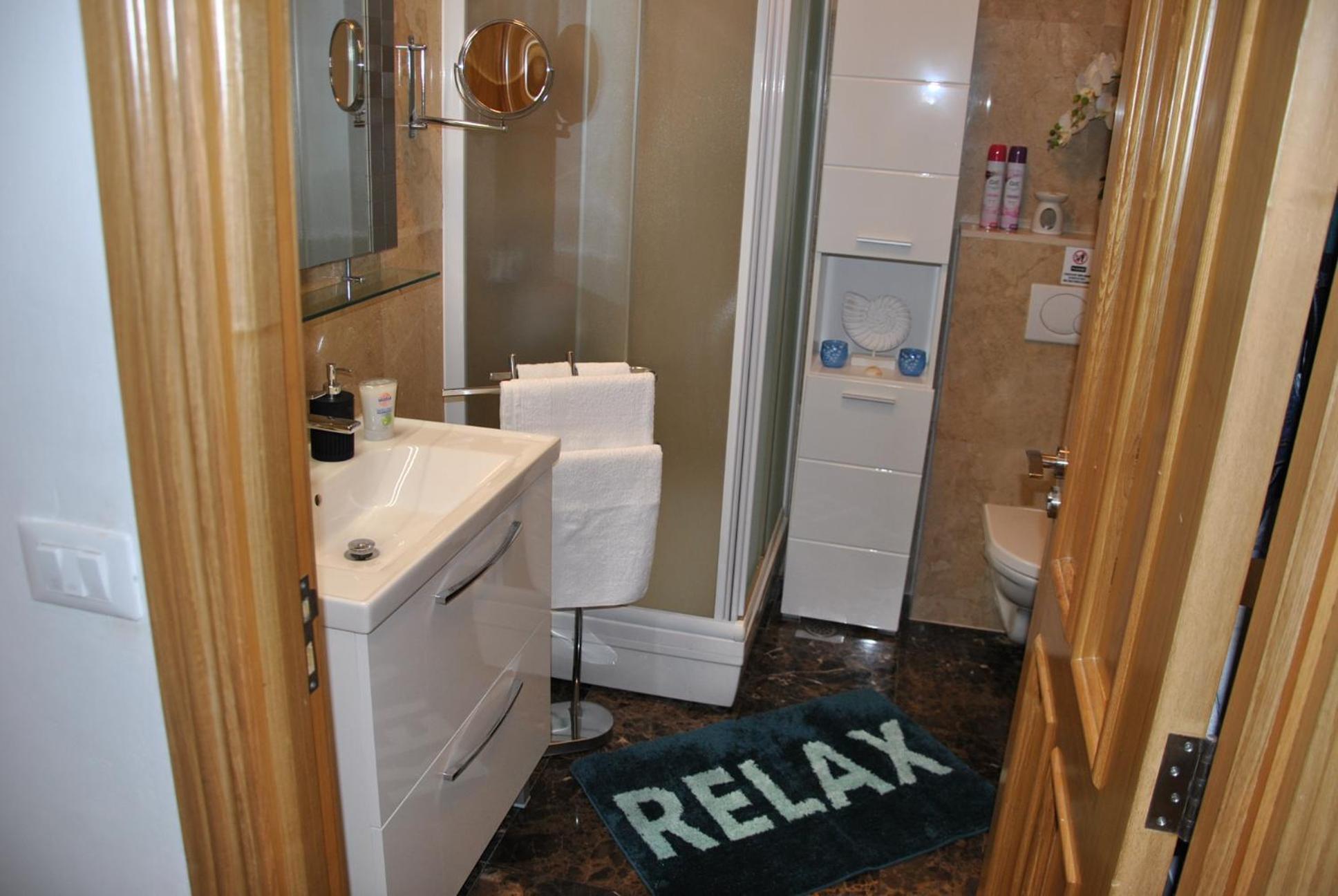 Relax Salena *